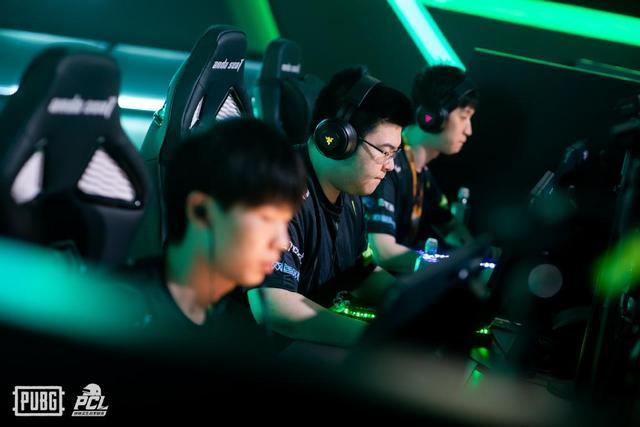 他的声音虽 他的声音虽