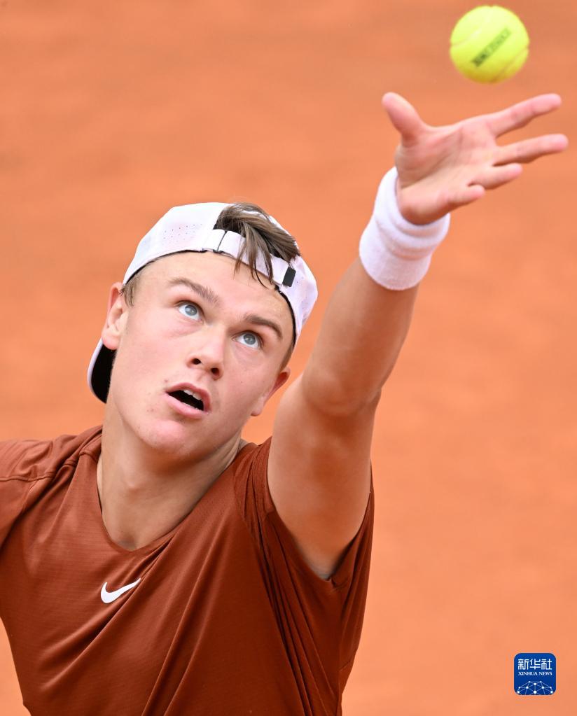 曼联方面坚 曼联方面坚