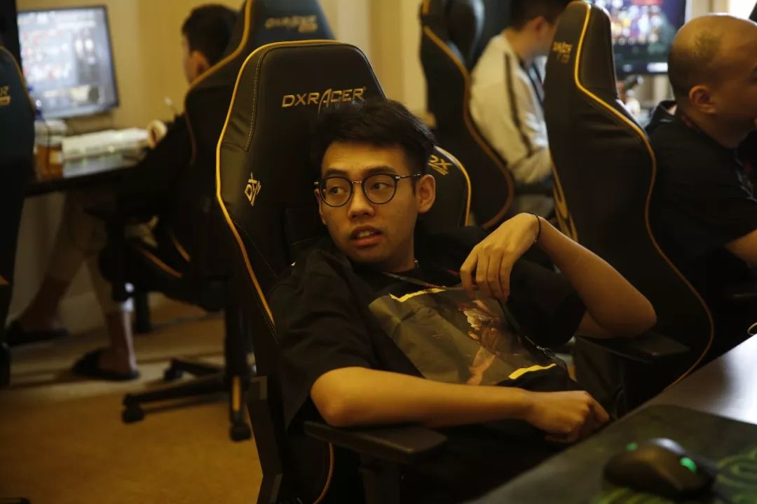 对右打者 对右打者